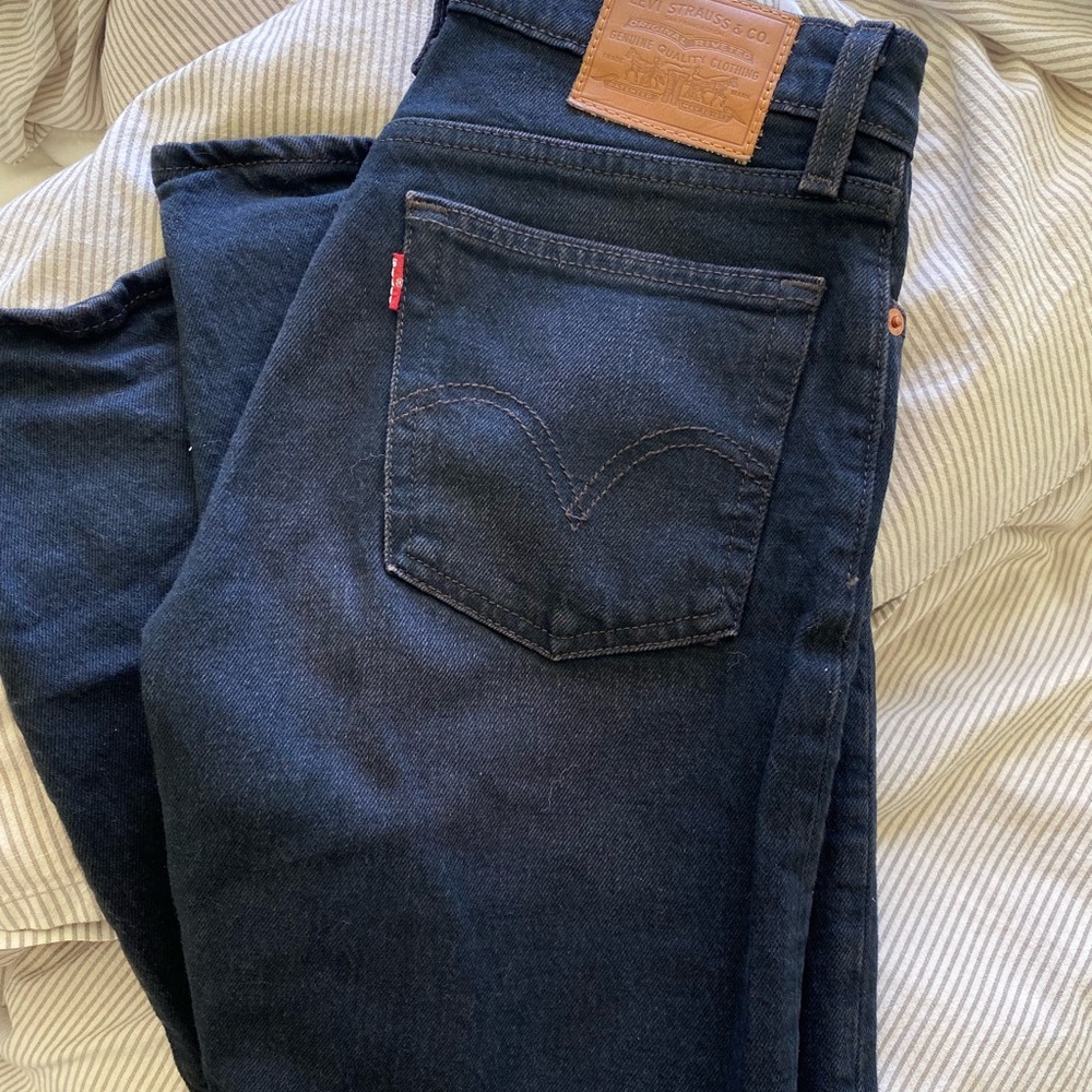 Wedgie Fit Levis - {BRAND NEW}